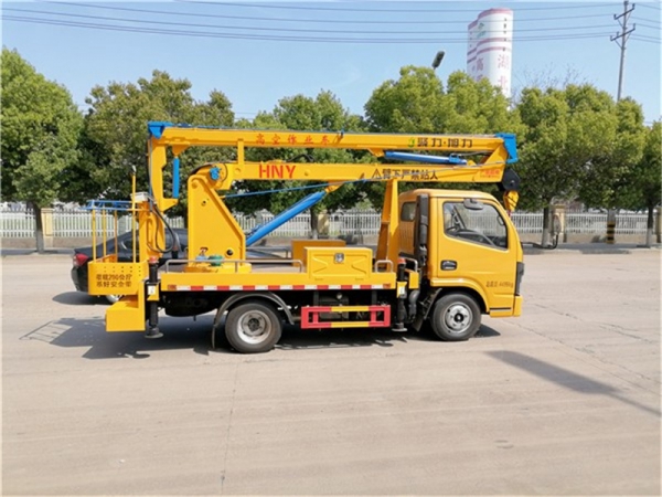 國六東風13.5米高空作業(yè)車
