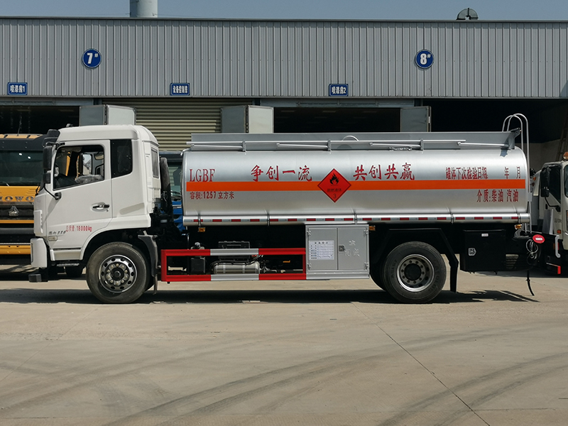 東風(fēng)錦程10噸運(yùn)油車