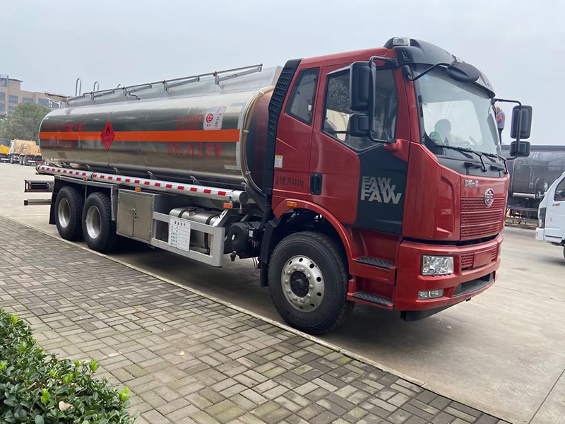 國六解放后八輪鋁合金油罐車